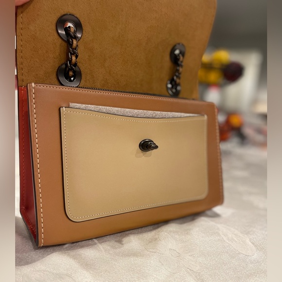 Color block coach leather Bag with sea-shell design strap - Picture 3 of 11